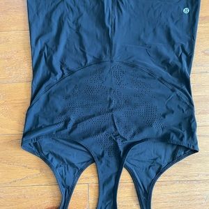 Lululemon Cool Racerback black (lace) size 8